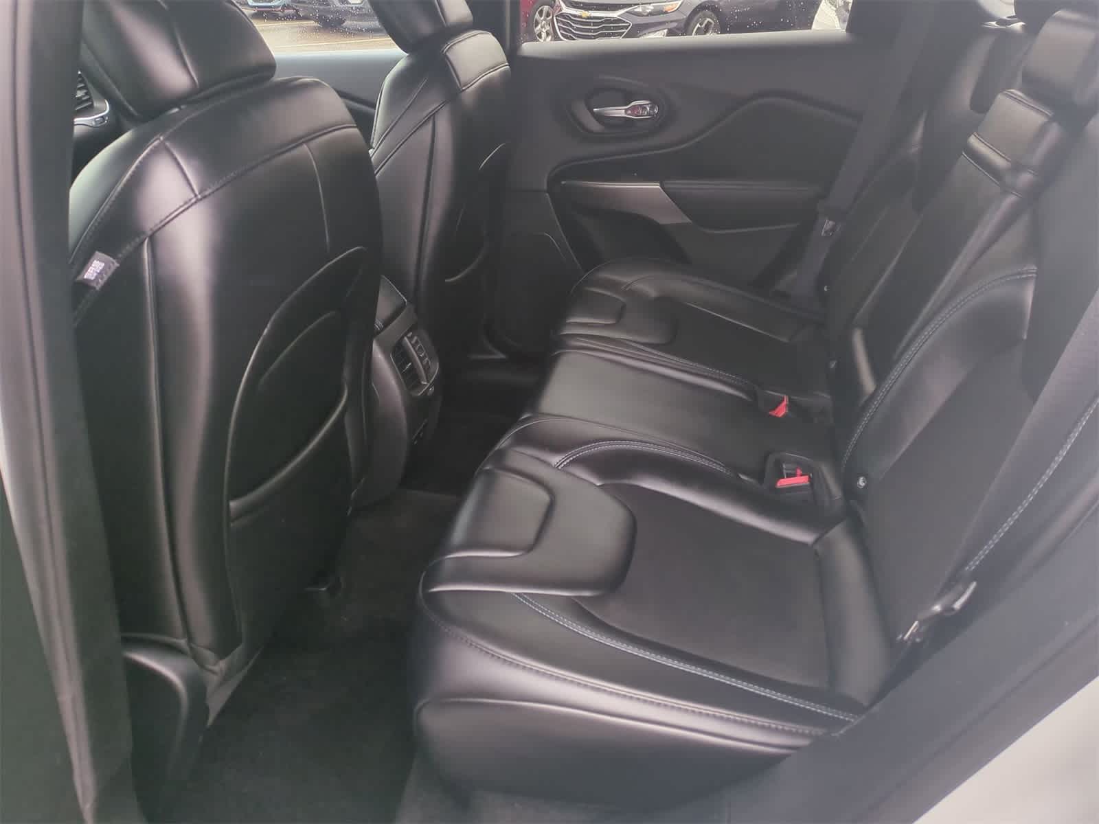 Thumbnail: 2019 Jeep Cherokee - 19