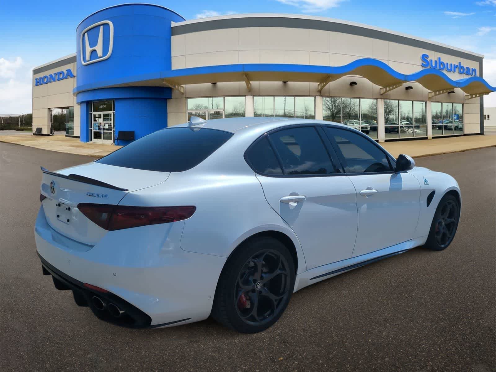 Thumbnail: 2018 Alfa Romeo Giulia - 8