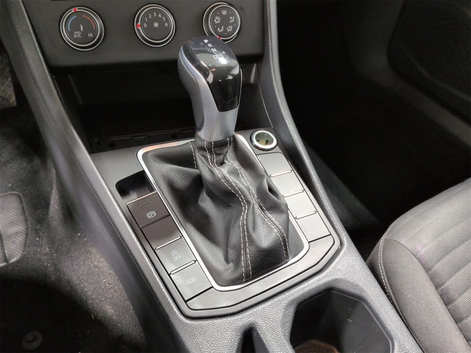 Thumbnail: 2024 Volkswagen Jetta - 32