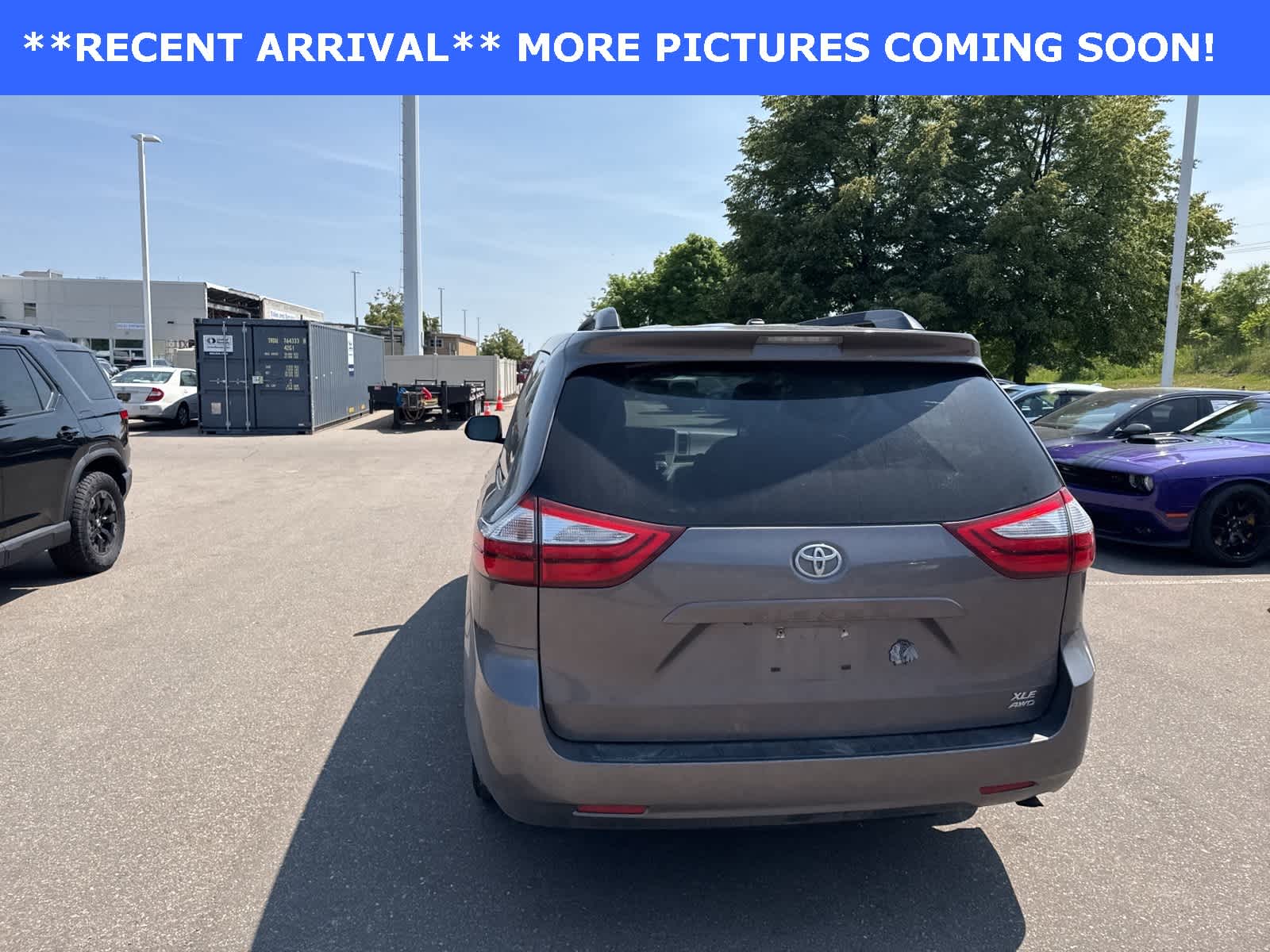 Thumbnail: 2015 Toyota Sienna - 14
