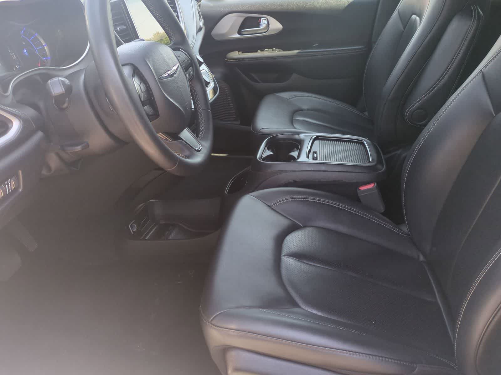 2024 Chrysler Pacifica PHEV Select - Photo 16