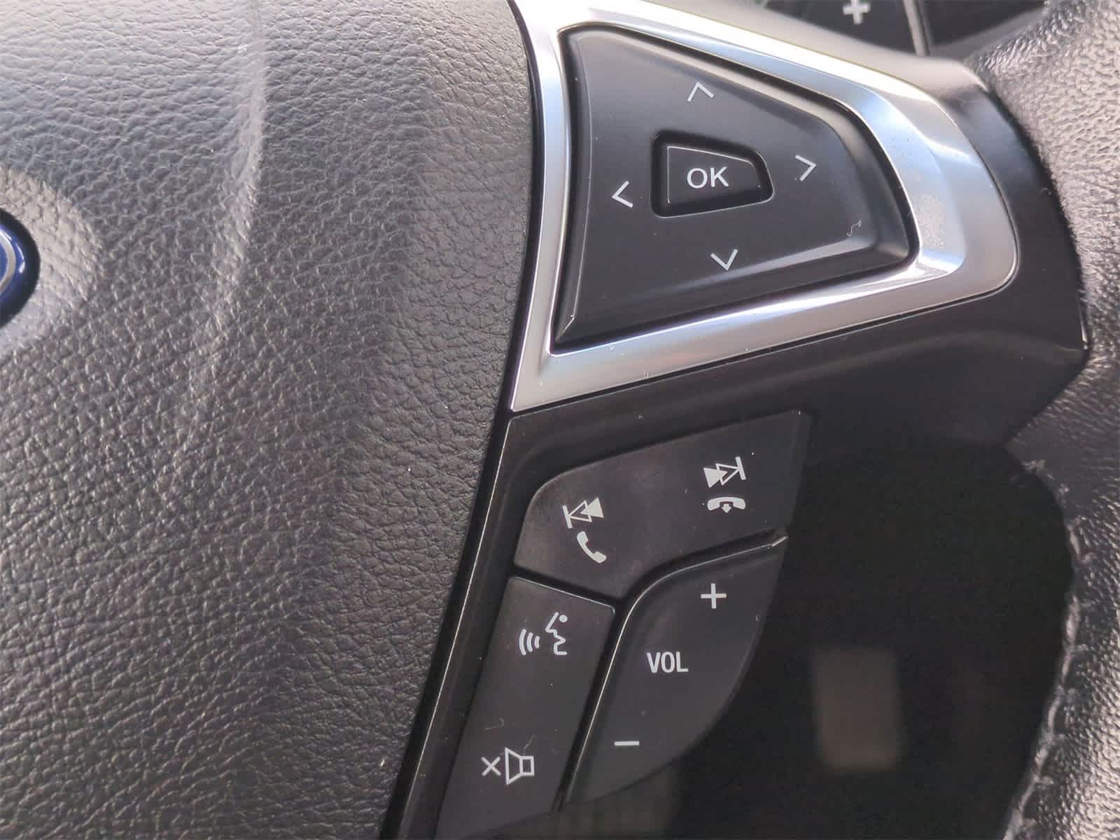 2016 Ford Edge Titanium 24