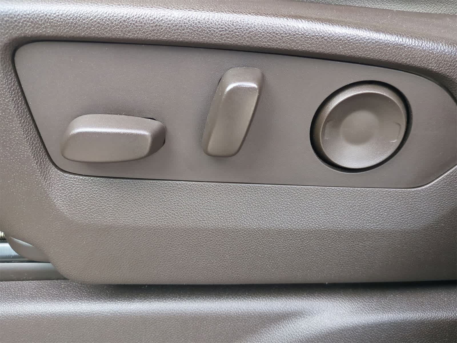 Thumbnail: 2023 Chevrolet Tahoe - 17