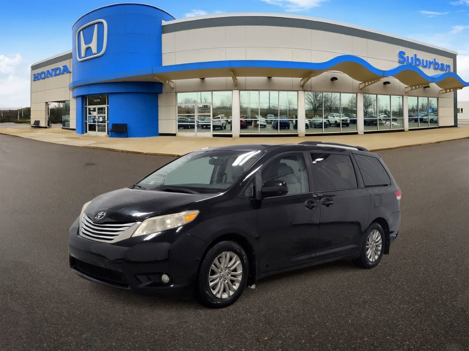 Thumbnail: 2013 Toyota Sienna - 4