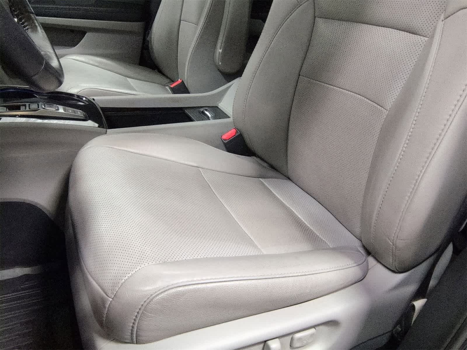 Thumbnail: 2016 Honda Pilot - 16