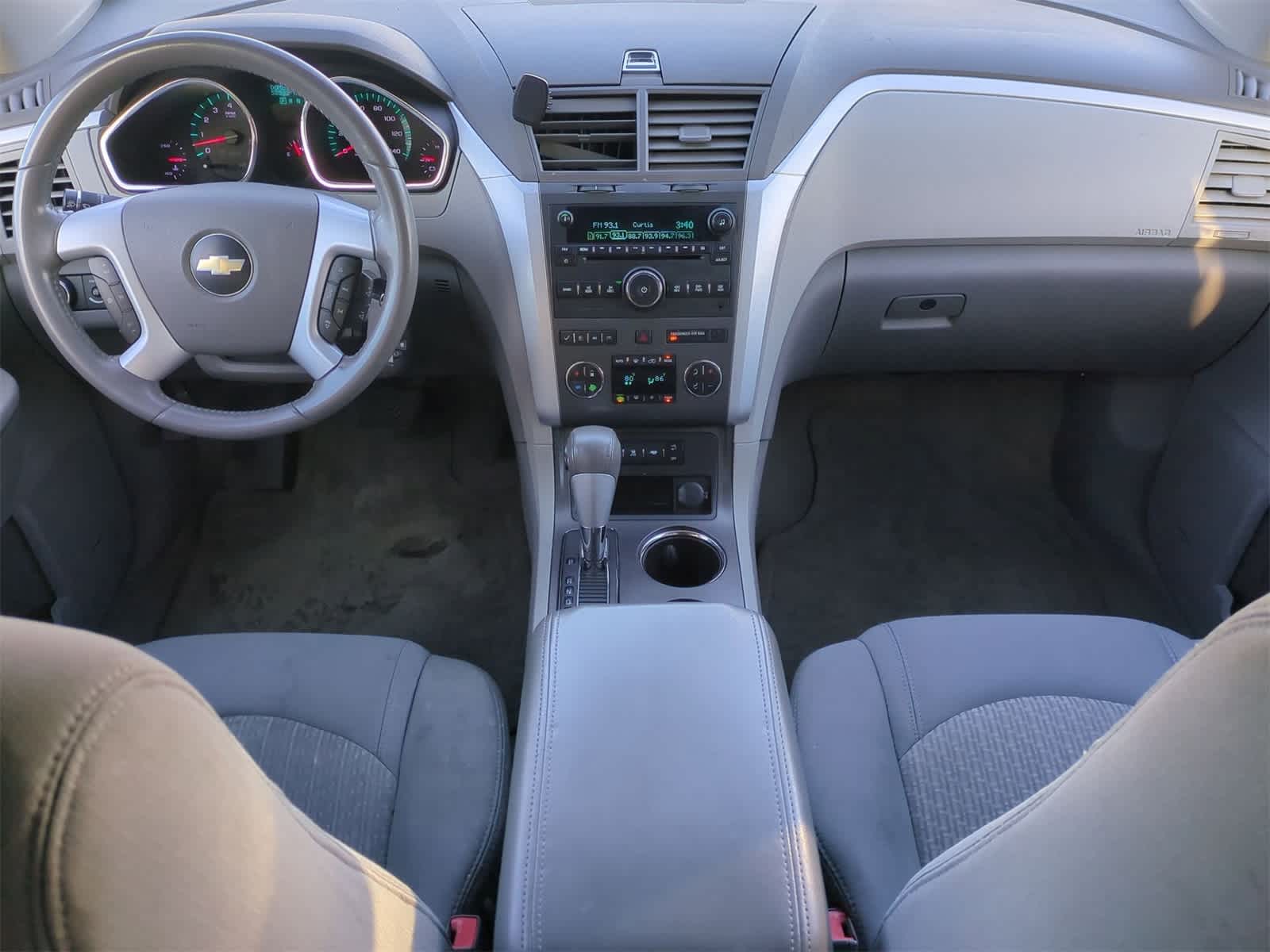 Thumbnail: 2010 Chevrolet Traverse - 16