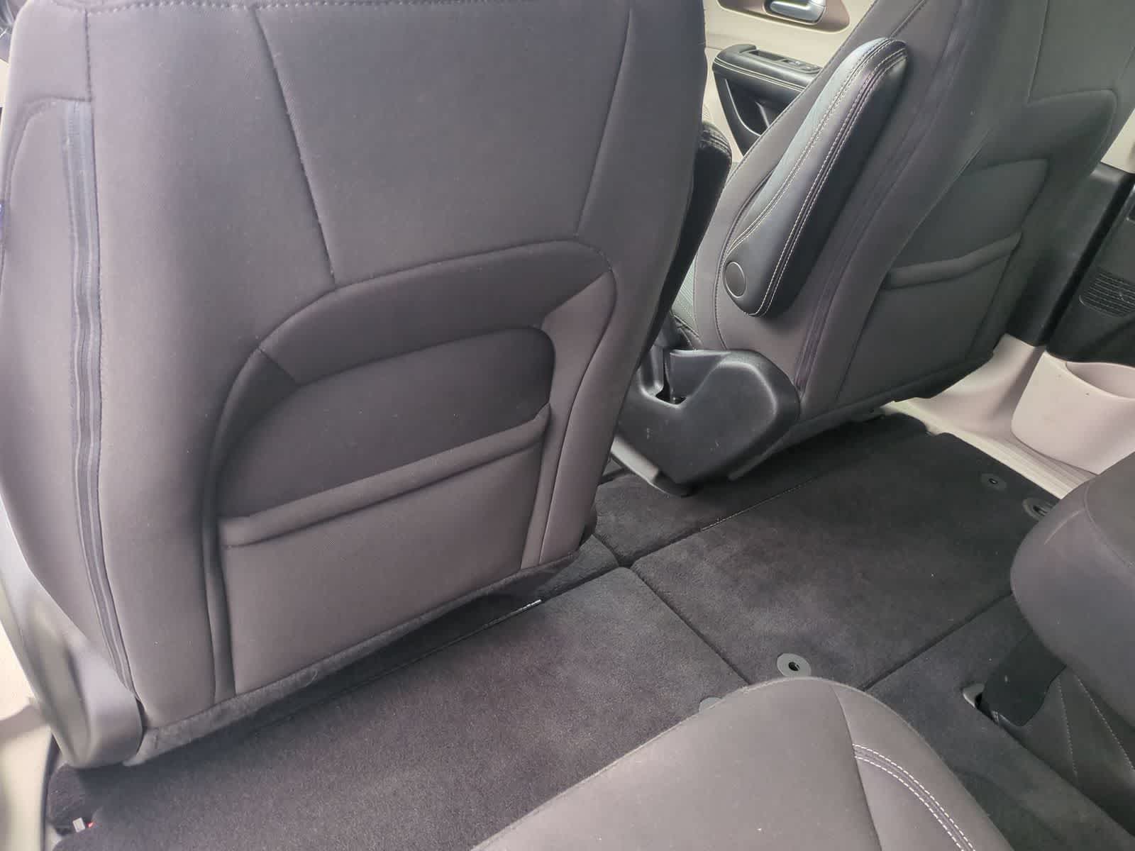 2022 Chrysler Voyager LX - Photo 17