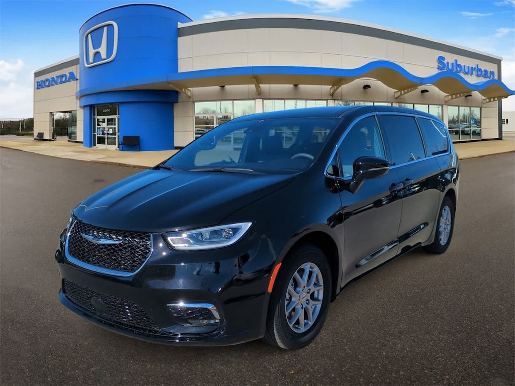 Used 2025 Chrysler Pacifica Select Van
