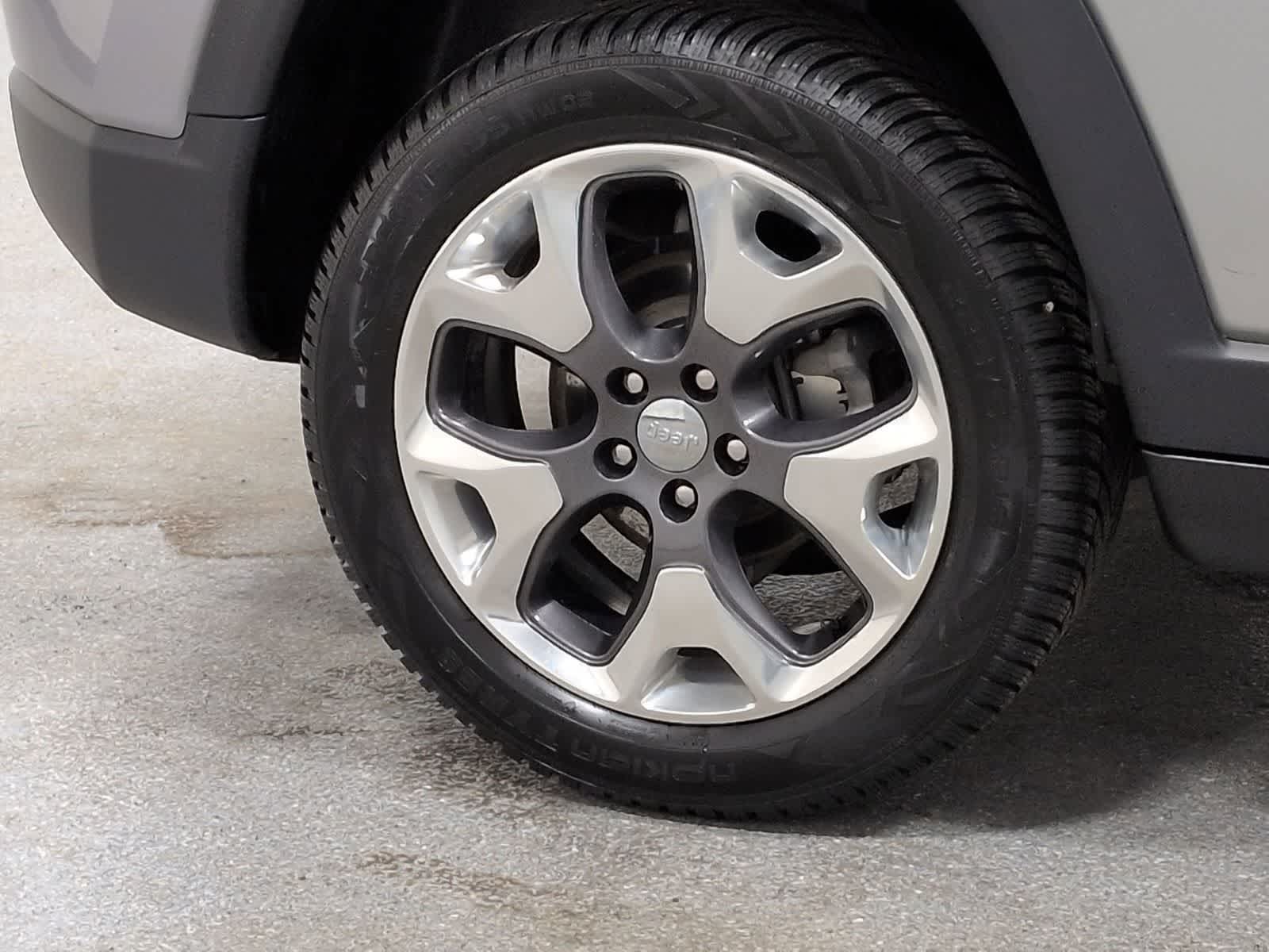 Thumbnail: 2020 Jeep Compass - 14