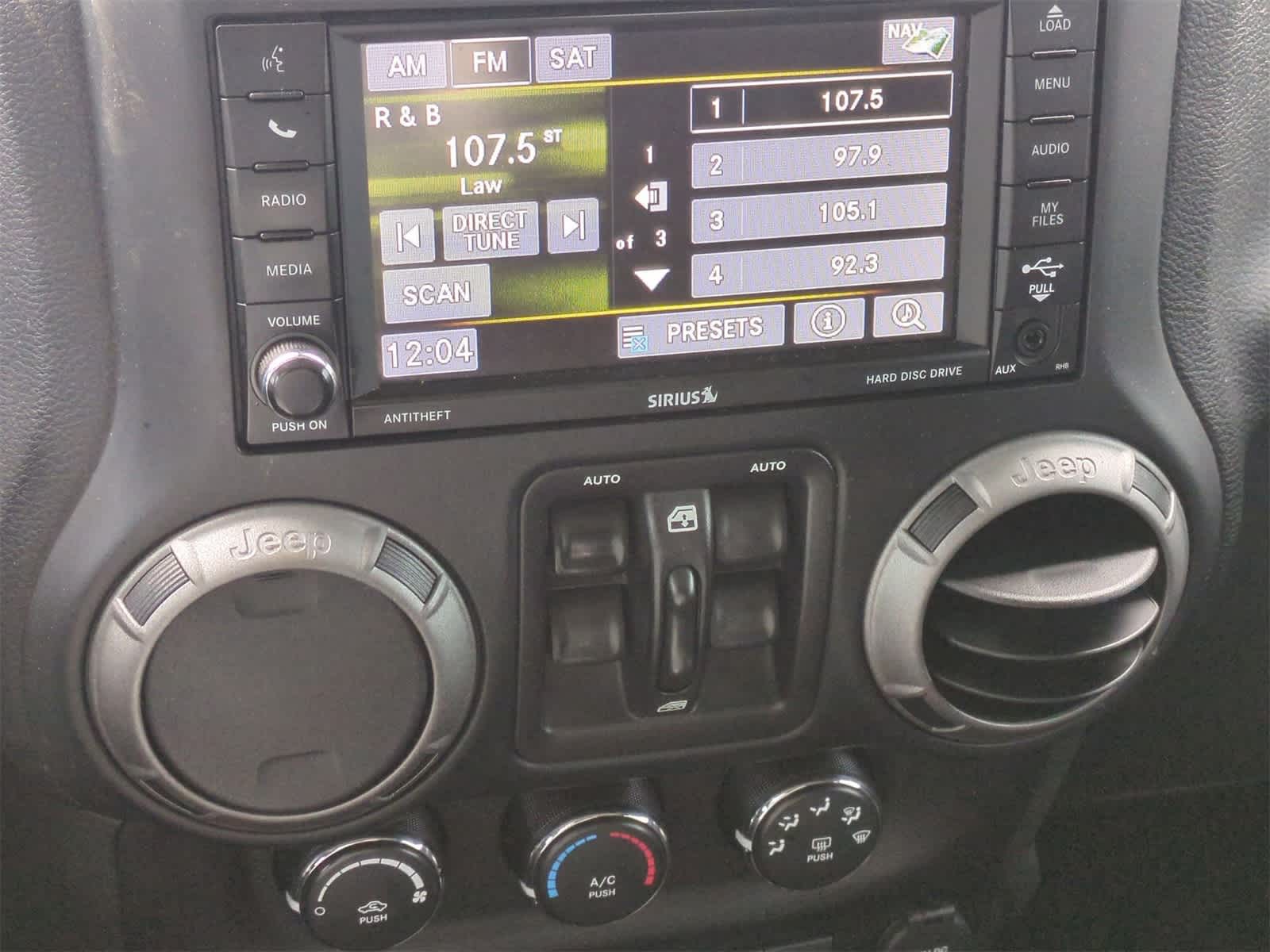 Thumbnail: 2016 Jeep Wrangler - 27