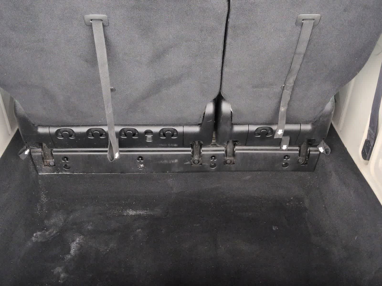 Thumbnail: 2015 Chrysler Town & Country - 33