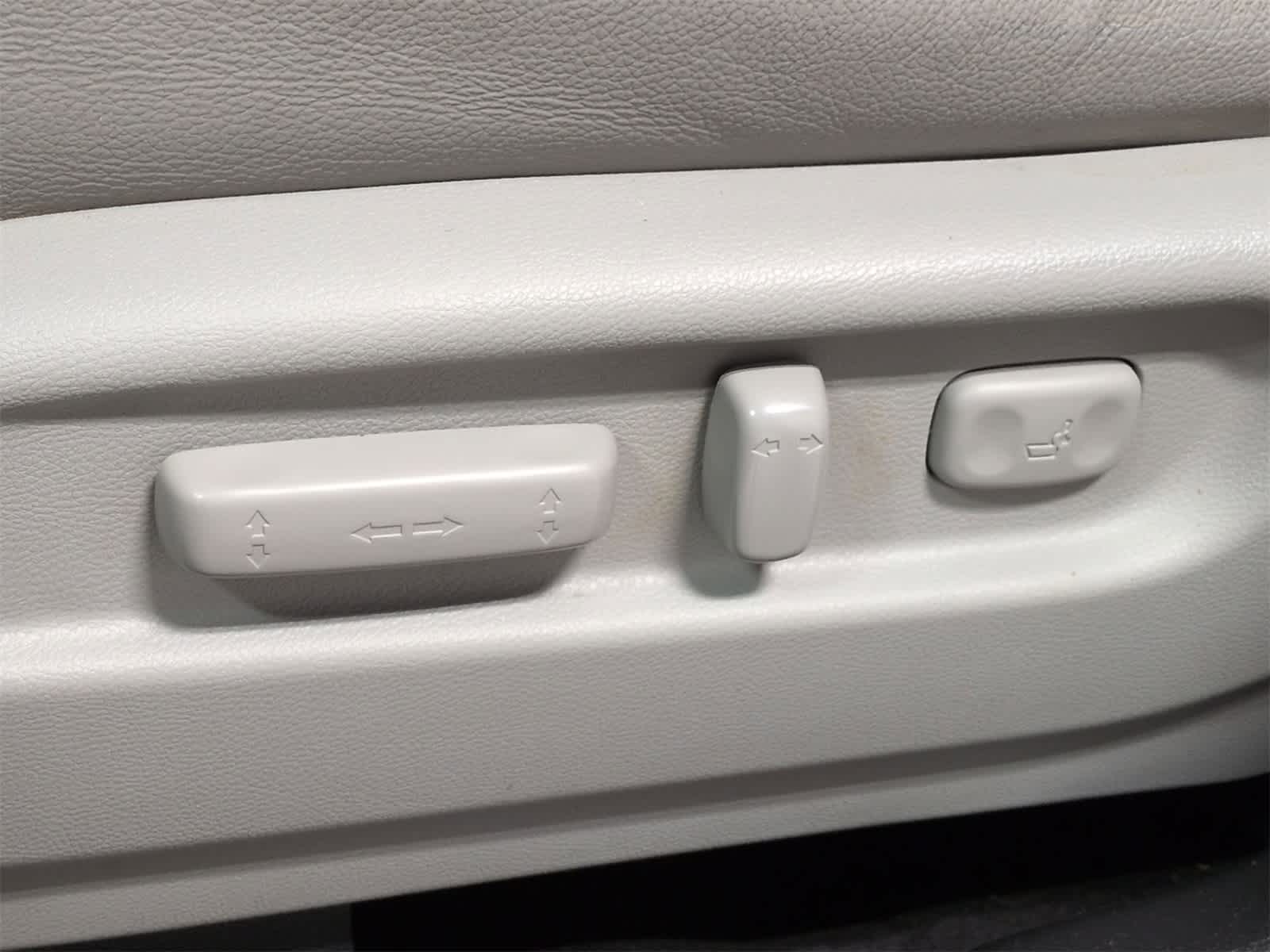 Thumbnail: 2016 Honda Pilot - 17