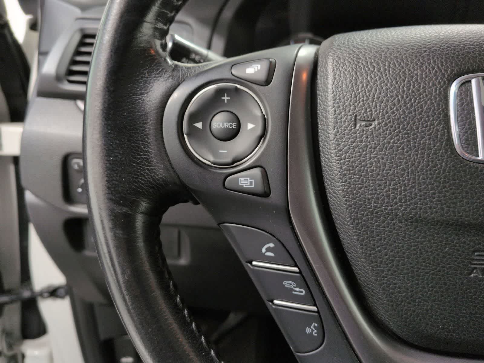 Thumbnail: 2017 Honda Pilot - 26