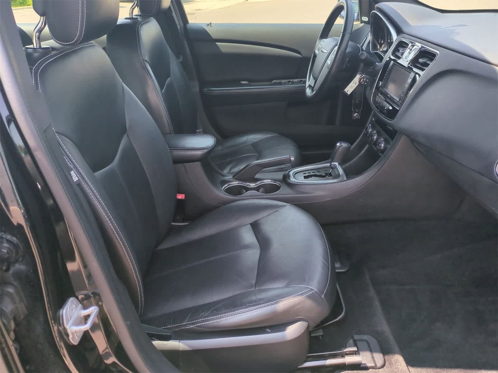 Thumbnail: 2011 Chrysler 200 - 21