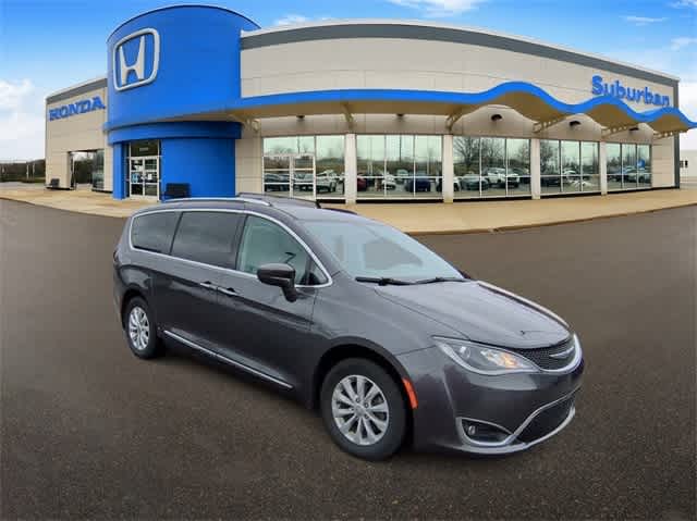 2018 Chrysler Pacifica Touring 2