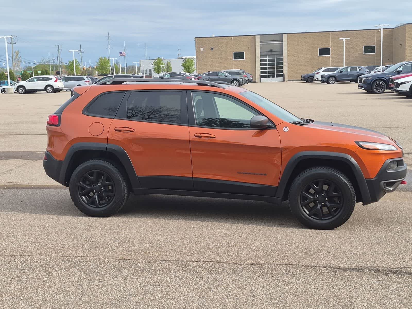 Thumbnail: 2016 Jeep Cherokee - 15
