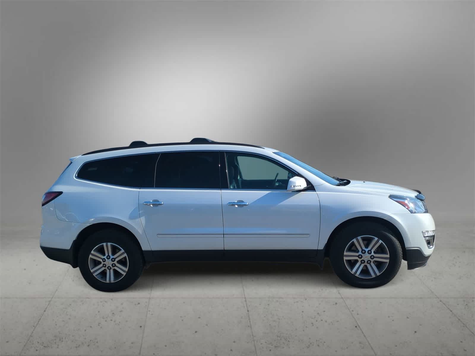 Thumbnail: 2017 Chevrolet Traverse - 9