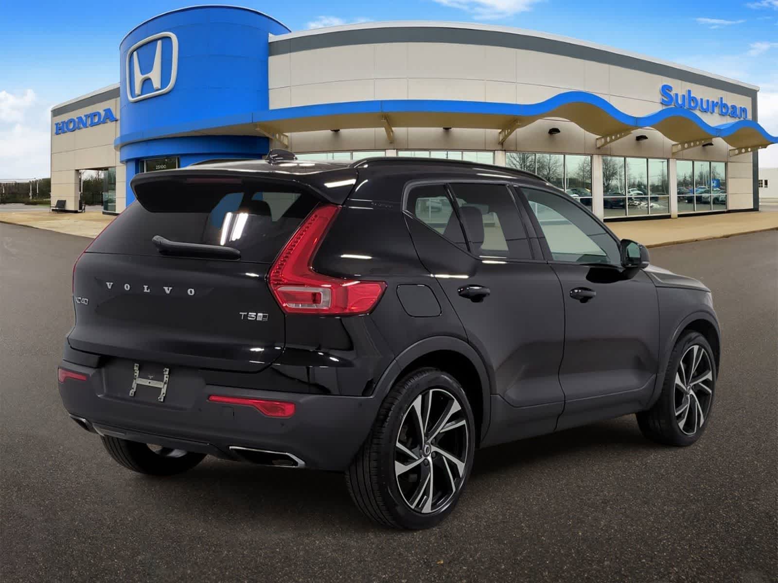 Thumbnail: 2019 Volvo XC40 - 8