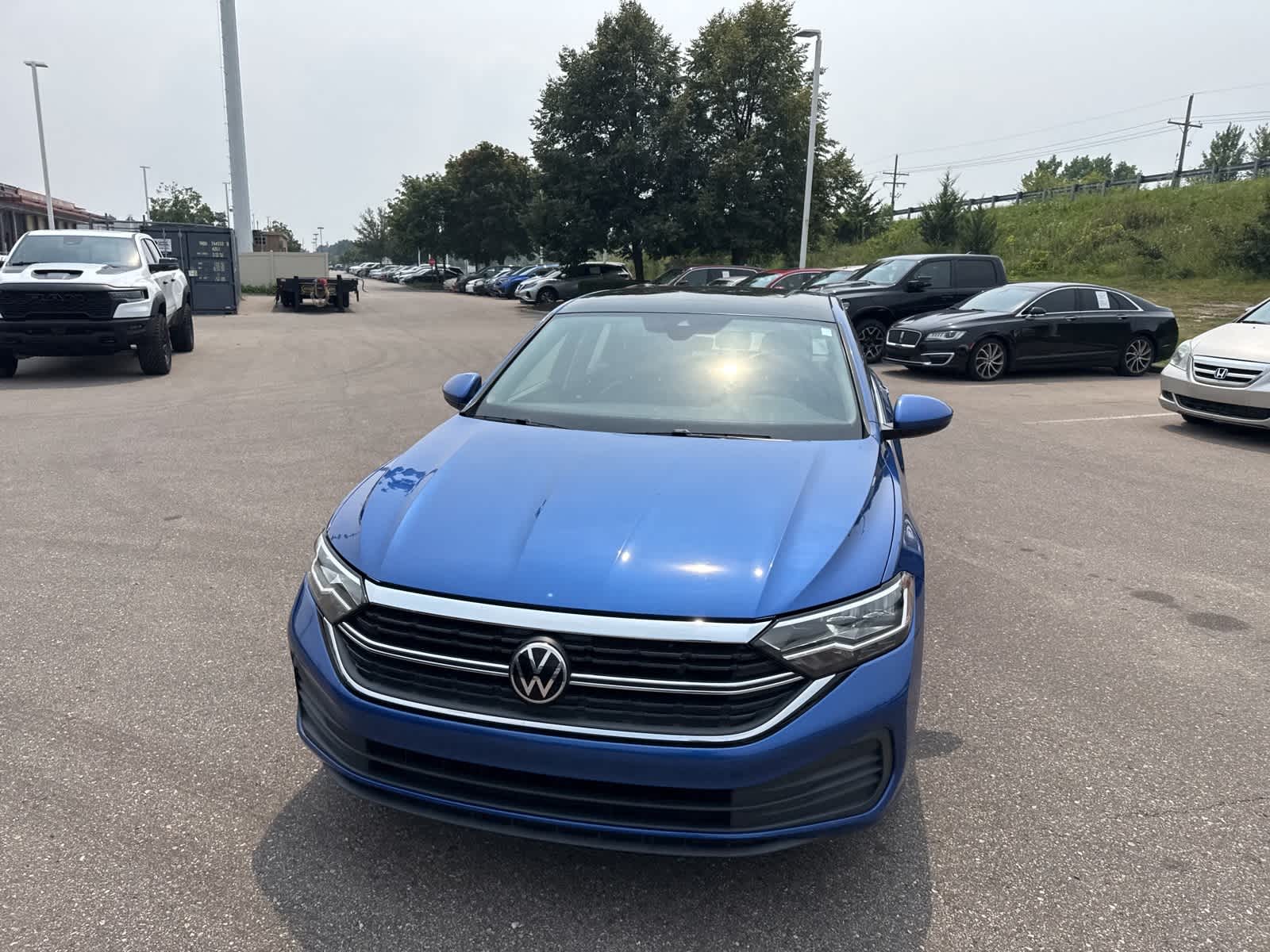 Thumbnail: 2023 Volkswagen Jetta - 4