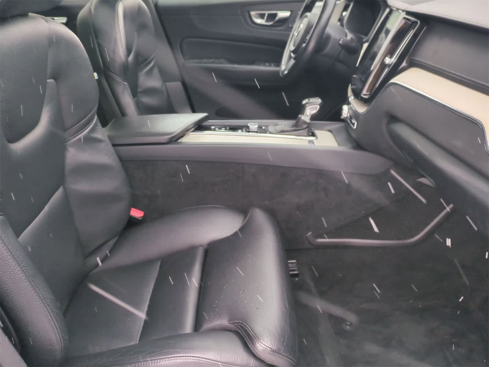 Thumbnail: 2018 Volvo XC60 - 11