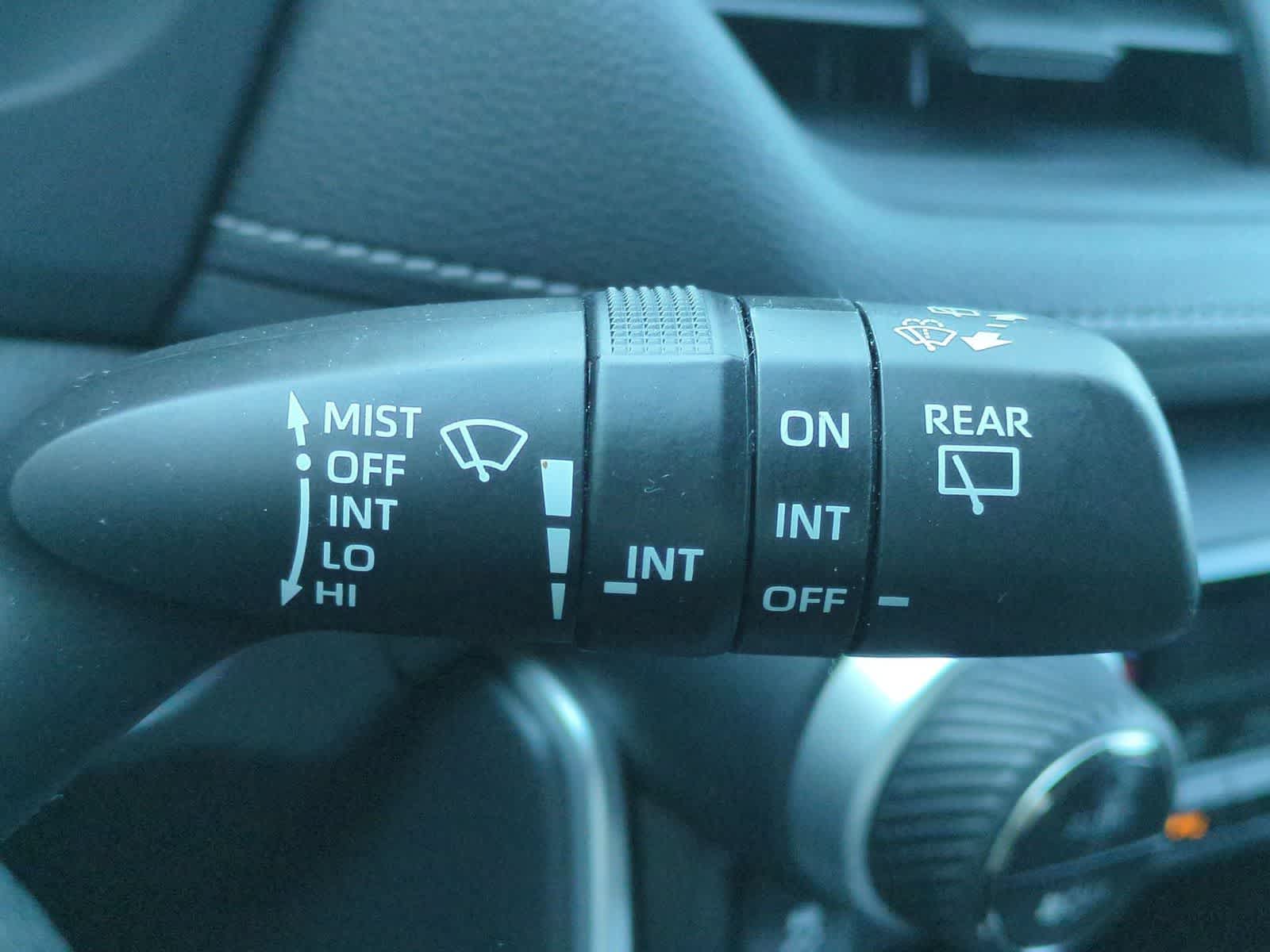 2020 Toyota RAV4 XLE - Photo 25