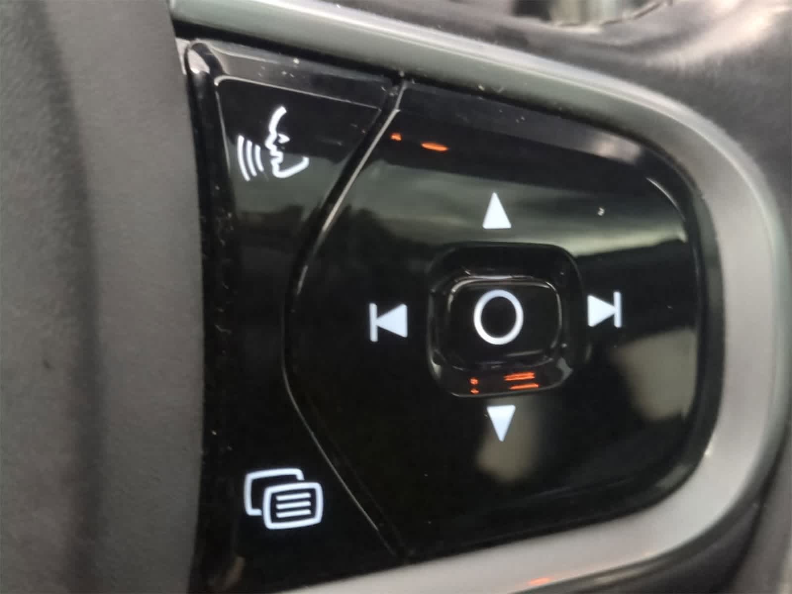 Thumbnail: 2018 Volvo XC60 - 26