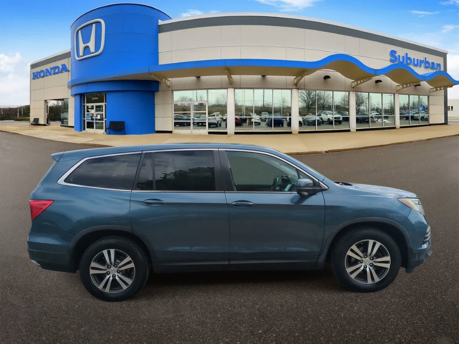 Thumbnail: 2016 Honda Pilot - 9