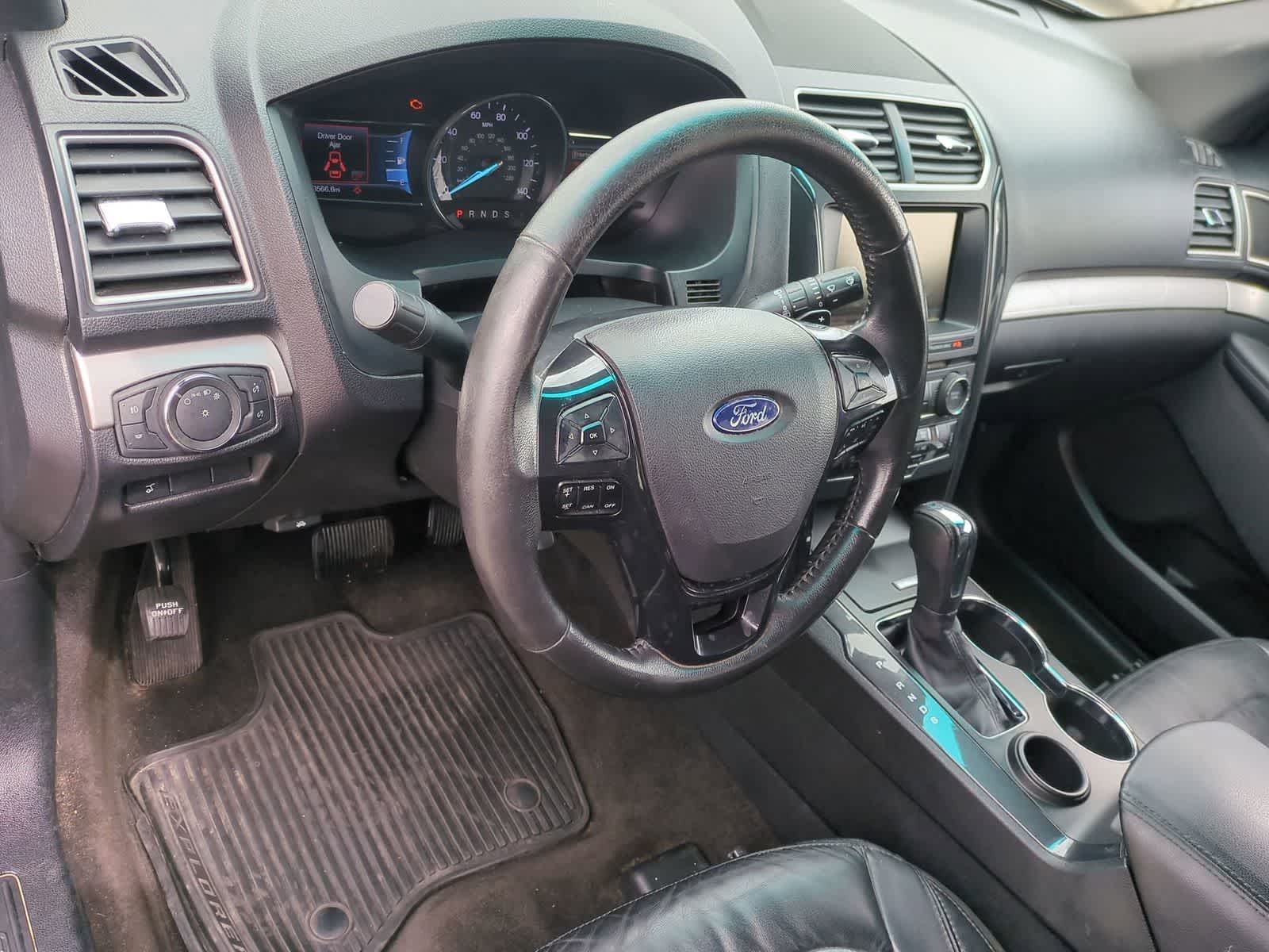 Thumbnail: 2016 Ford Explorer - 10