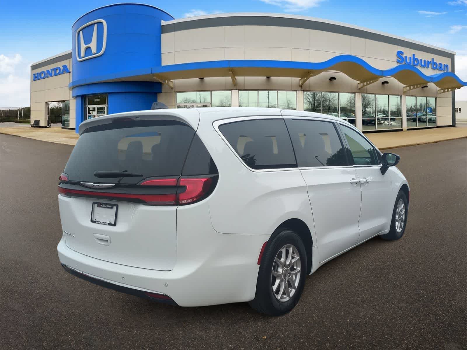 Thumbnail: 2025 Chrysler Pacifica - 8