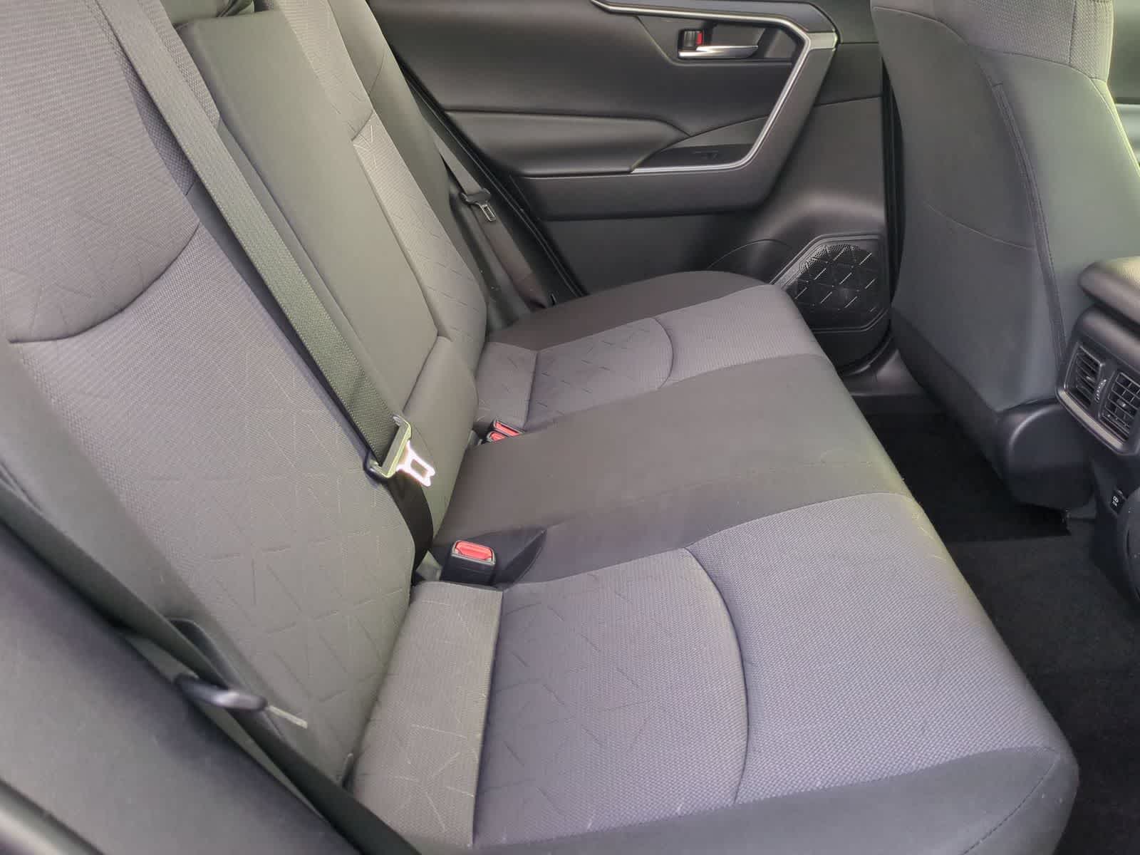 2020 Toyota RAV4 XLE - Photo 20