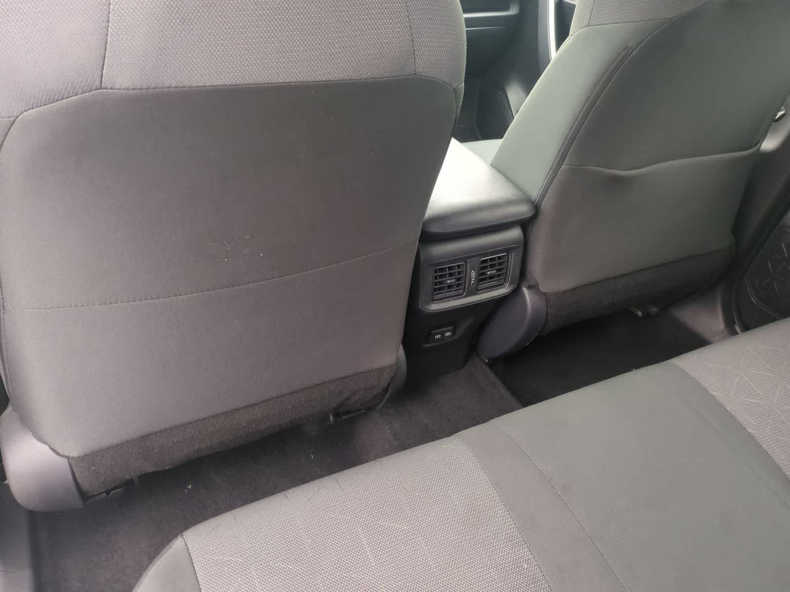 2025 Toyota RAV4 XLE - Photo 18