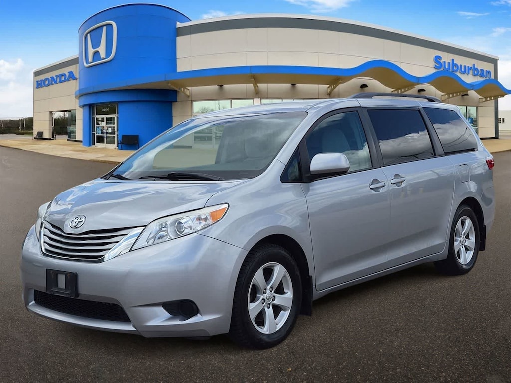 Used 2016 Toyota Sienna LE Van