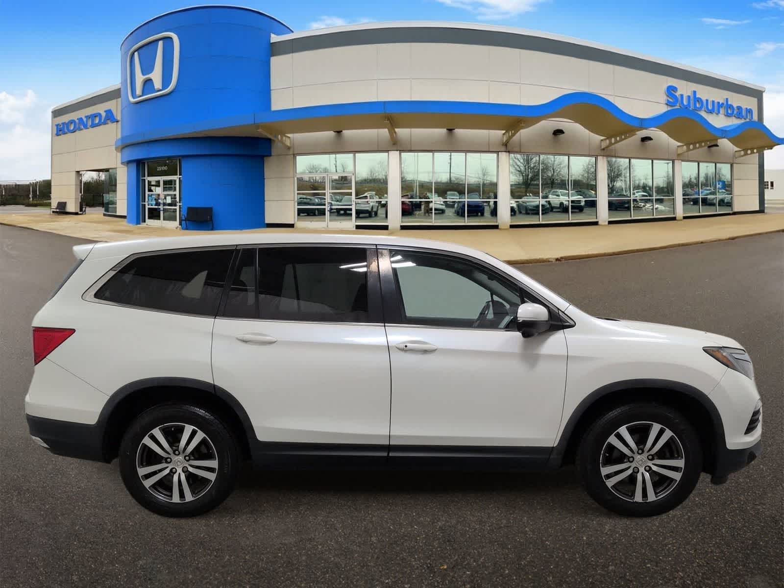 Thumbnail: 2017 Honda Pilot - 9