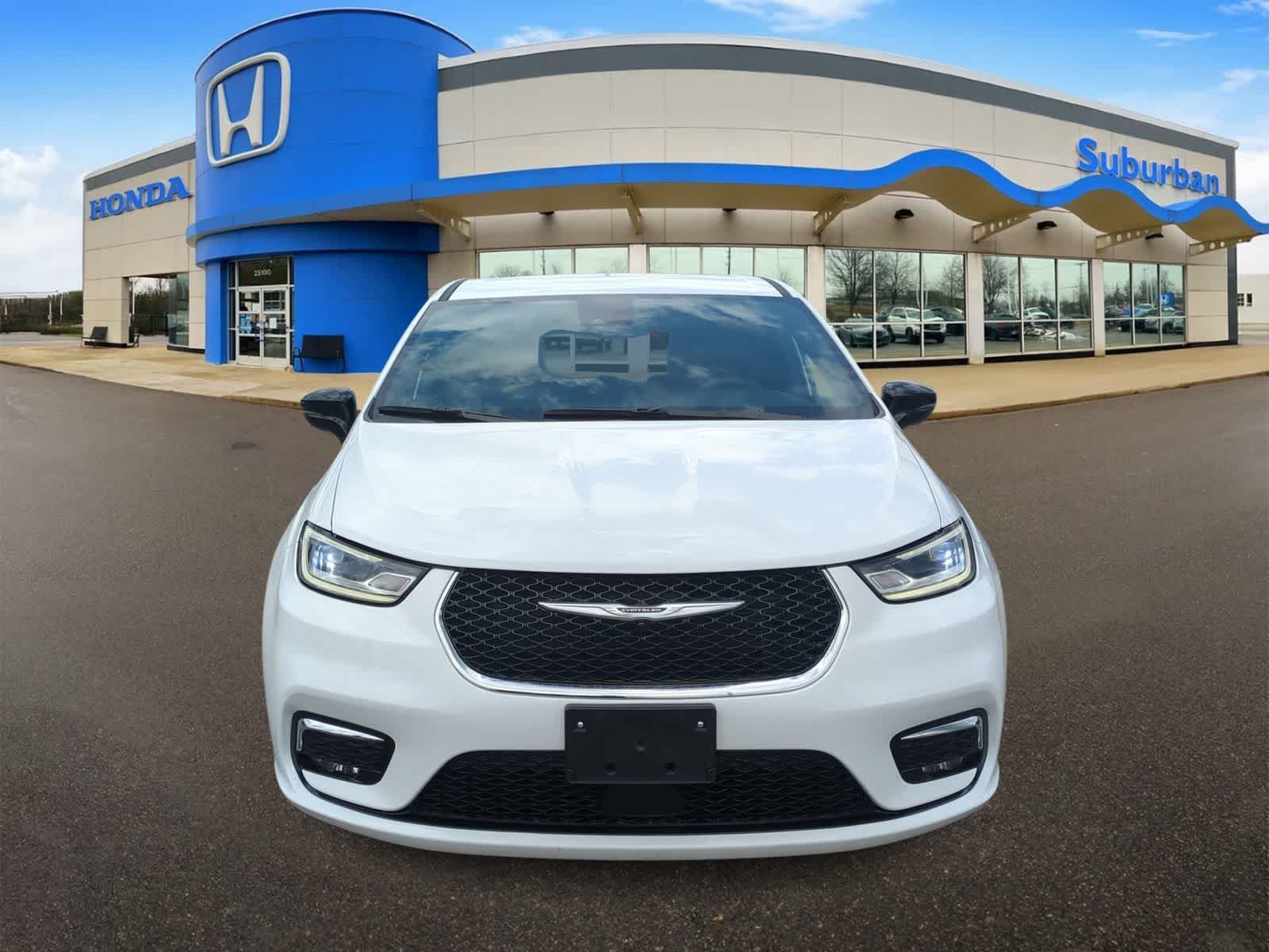 Thumbnail: 2025 Chrysler Pacifica - 3