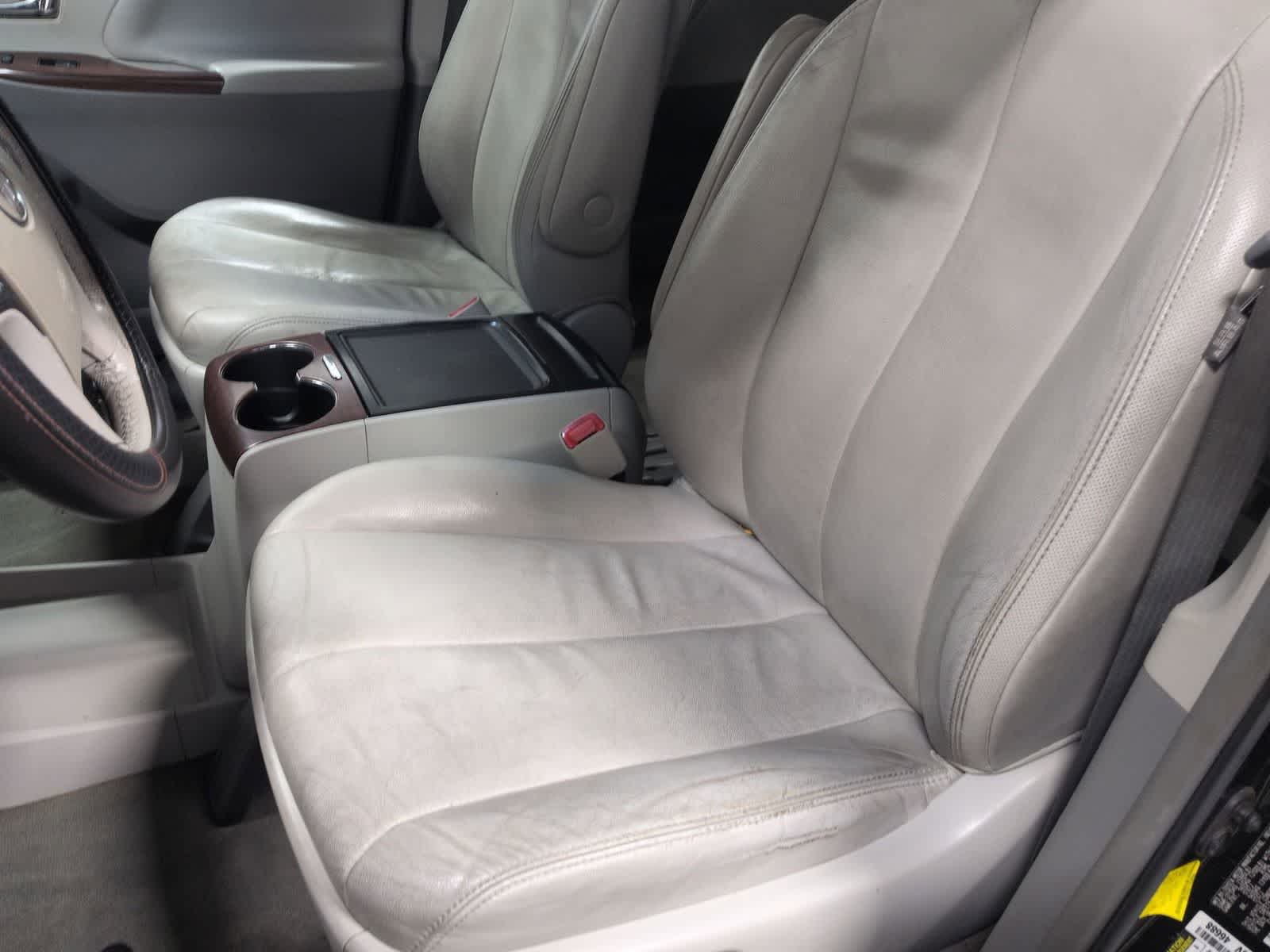 Thumbnail: 2013 Toyota Sienna - 17