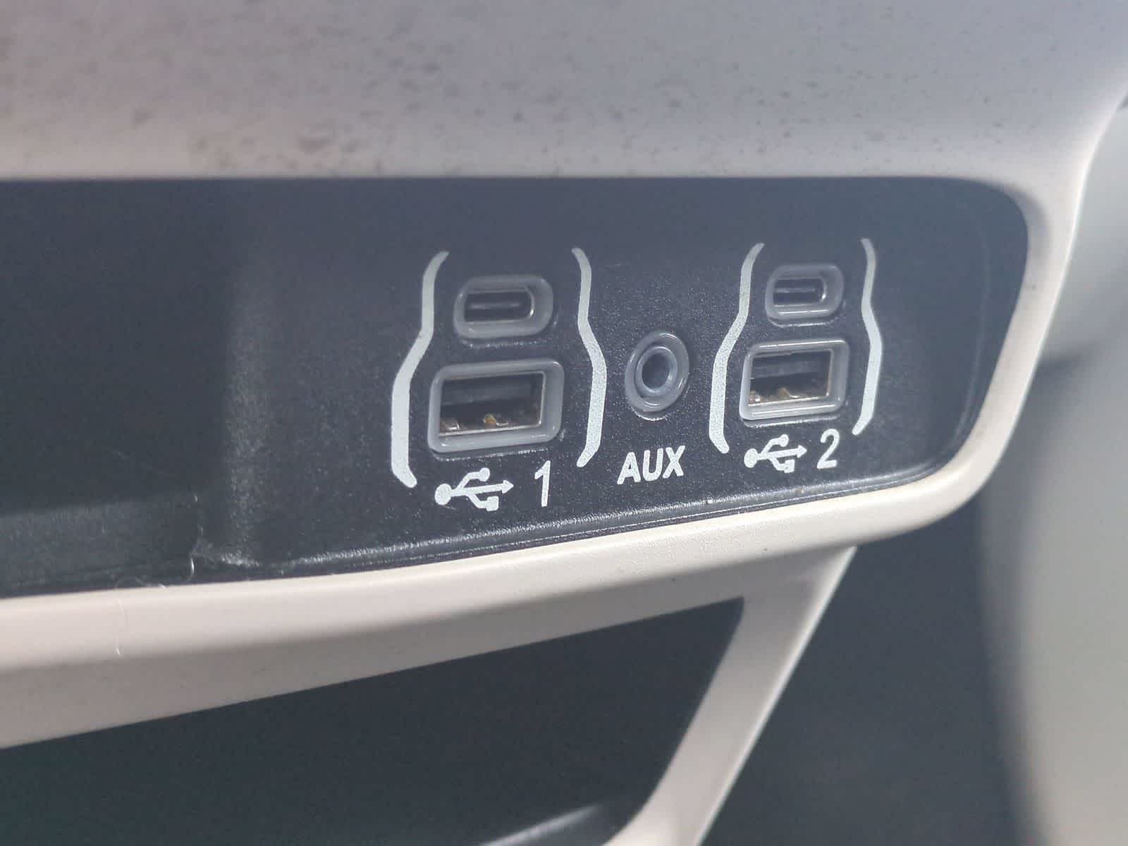2022 Chrysler Voyager LX - Photo 28