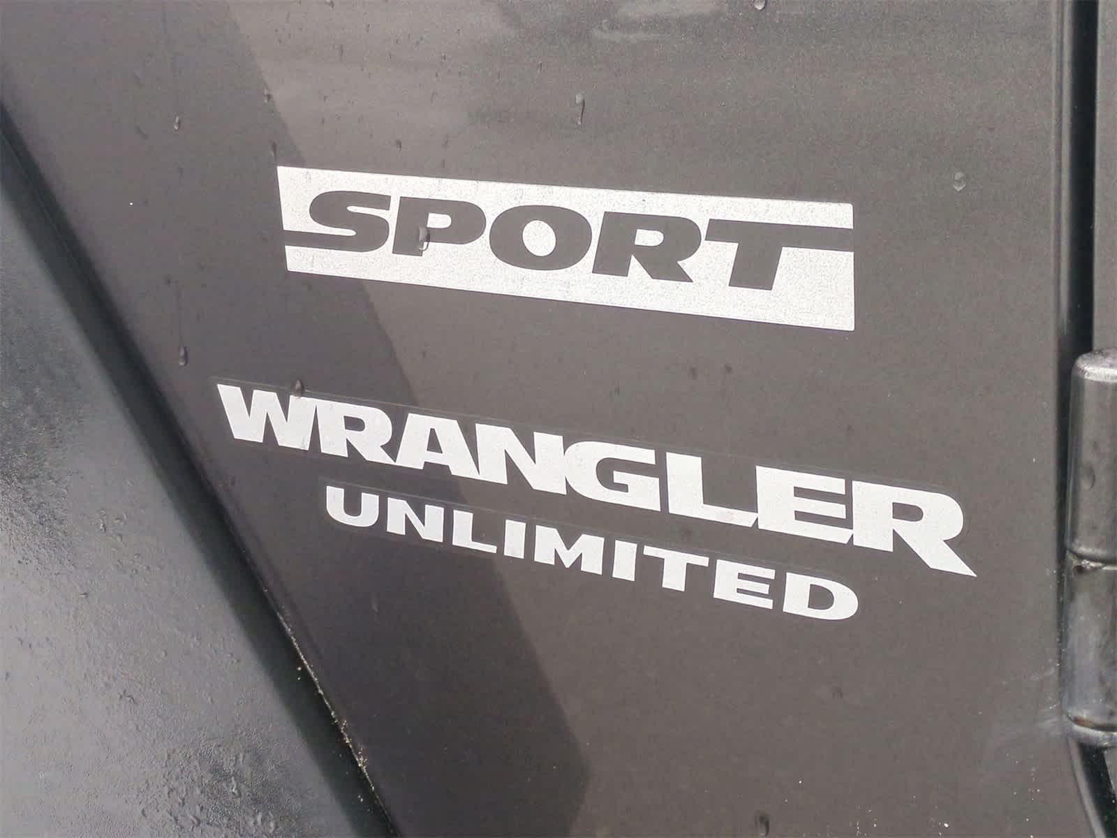 Thumbnail: 2016 Jeep Wrangler - 14