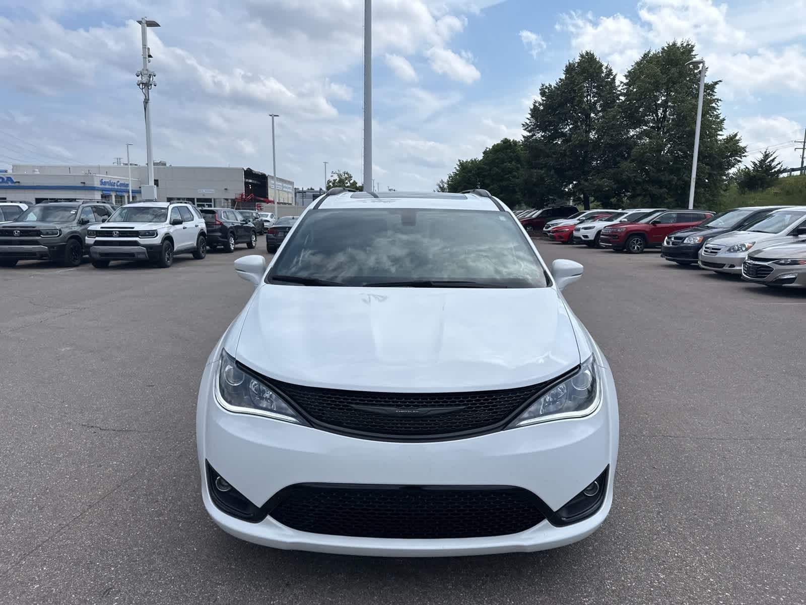 Thumbnail: 2019 Chrysler Pacifica - 3