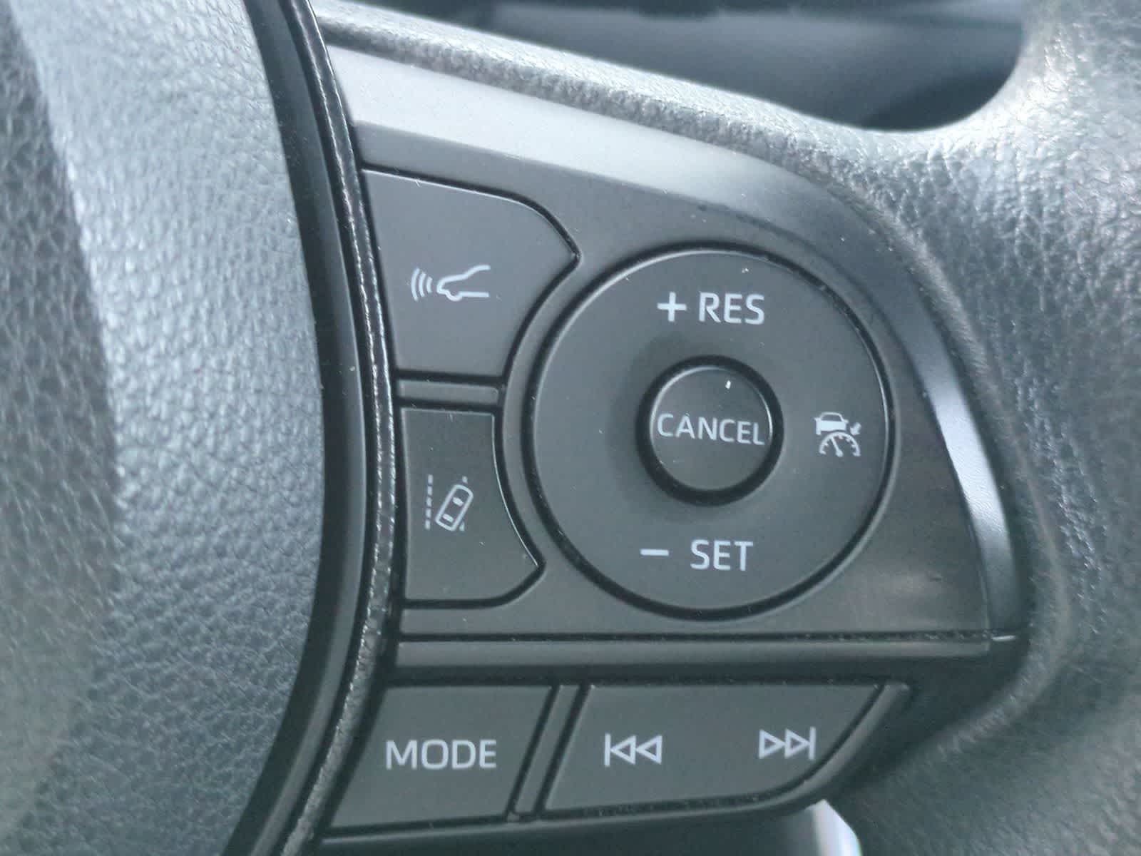 2020 Toyota RAV4 XLE - Photo 24