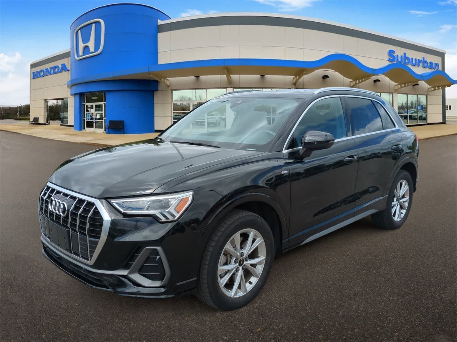 Thumbnail: 2023 Audi Q3 - 4