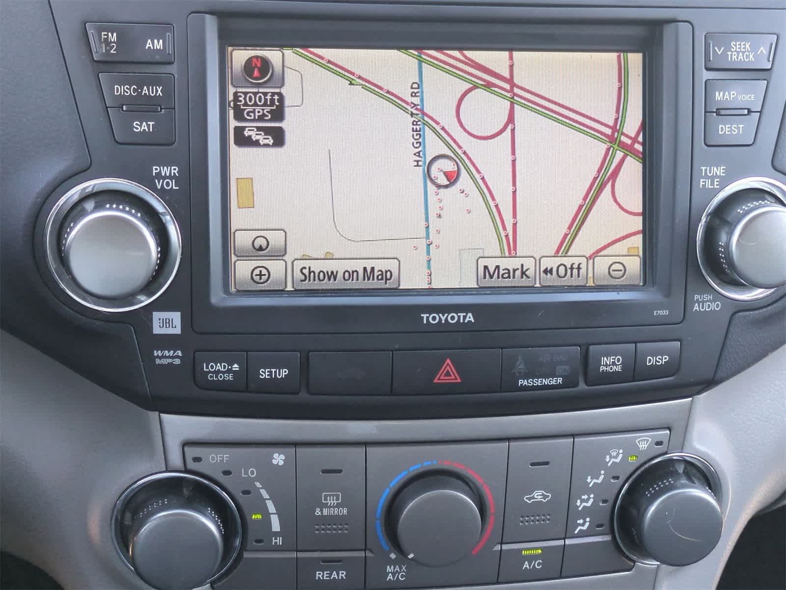 2012 Toyota Highlander SE 29