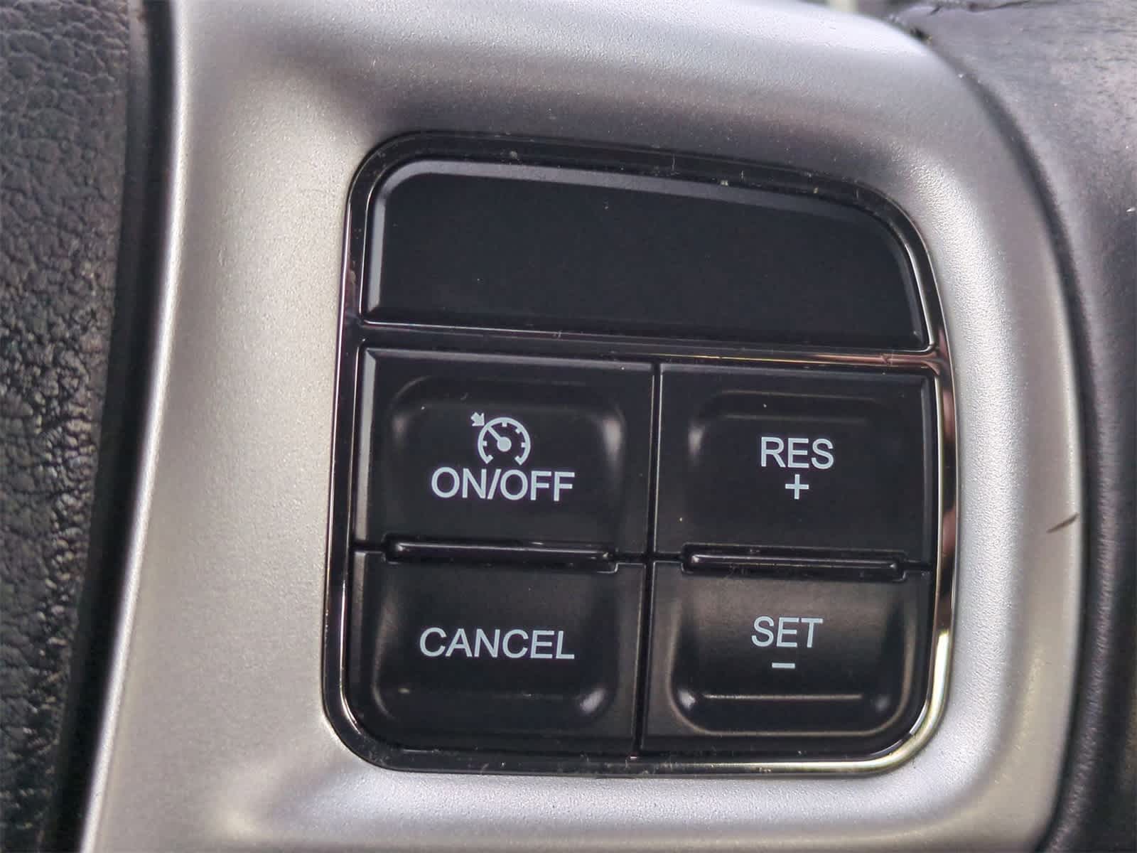 Thumbnail: 2011 Chrysler 200 - 24
