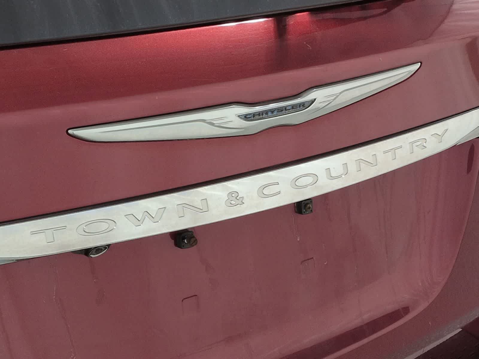 Thumbnail: 2015 Chrysler Town & Country - 13