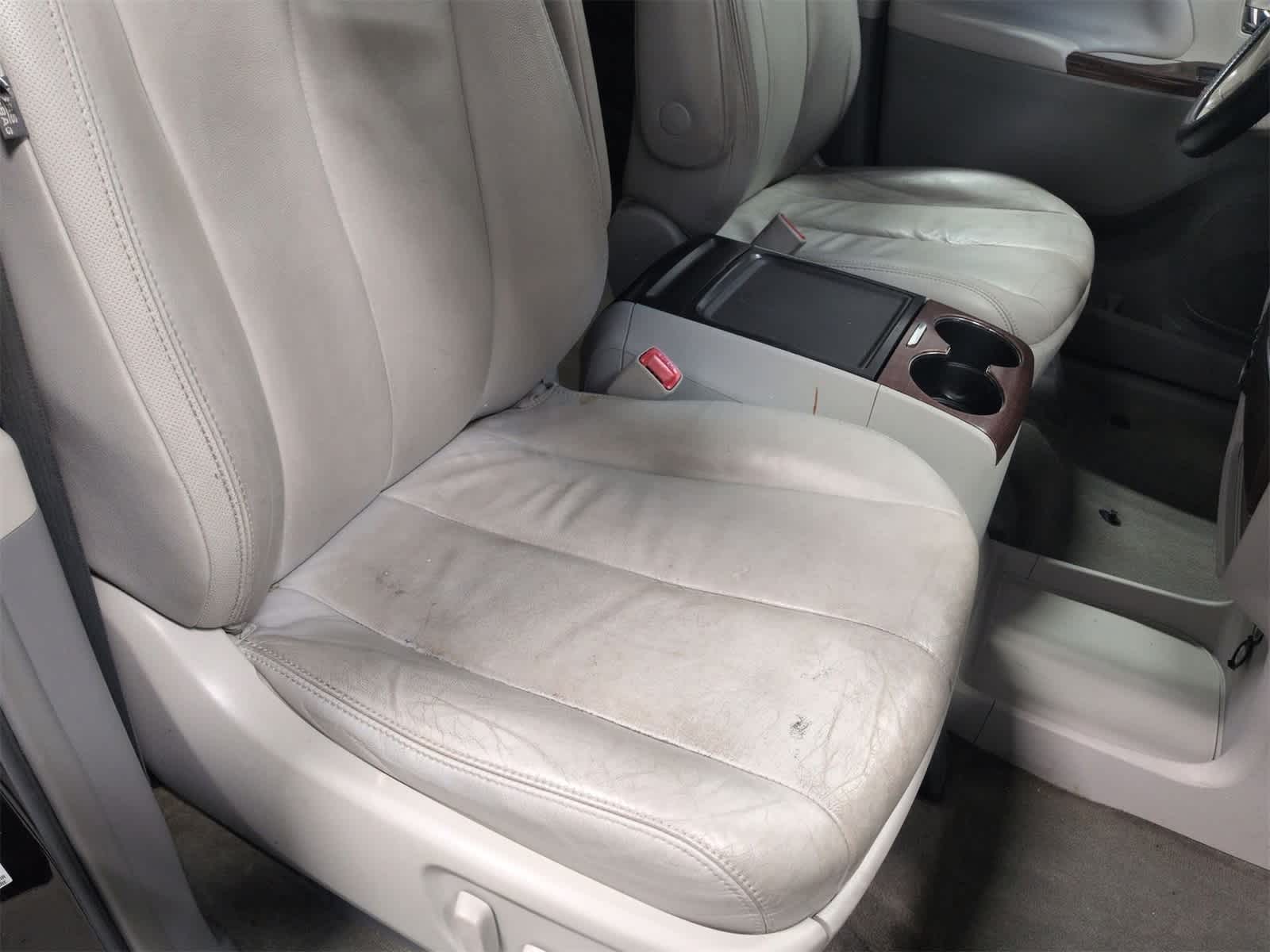 Thumbnail: 2013 Toyota Sienna - 24