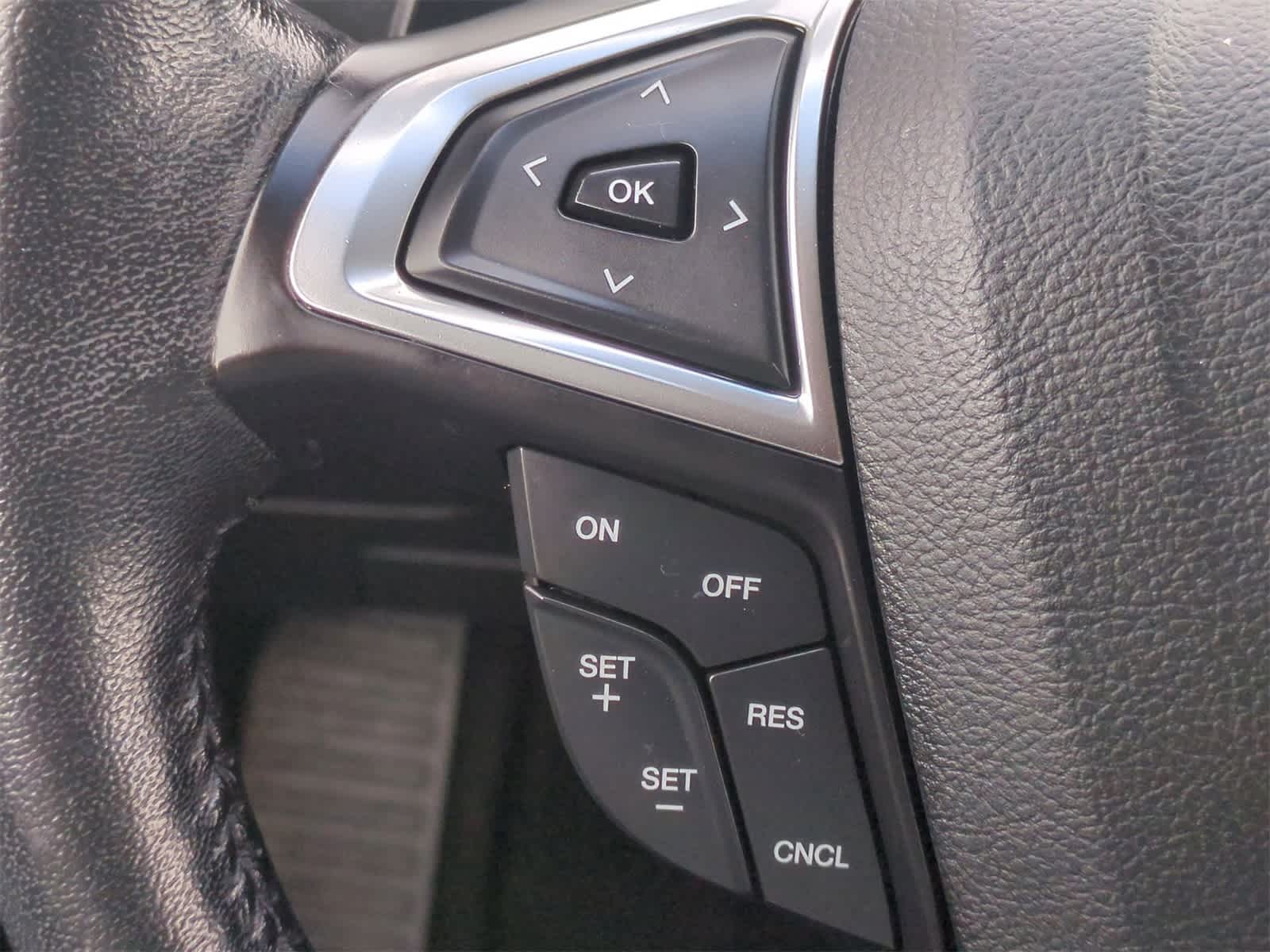 2016 Ford Edge Titanium 23