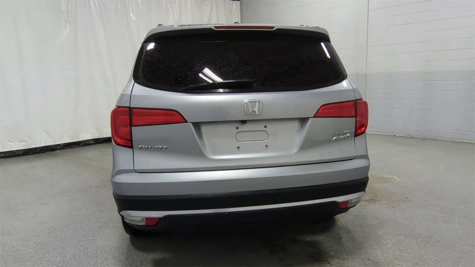 Thumbnail: 2018 Honda Pilot - 7