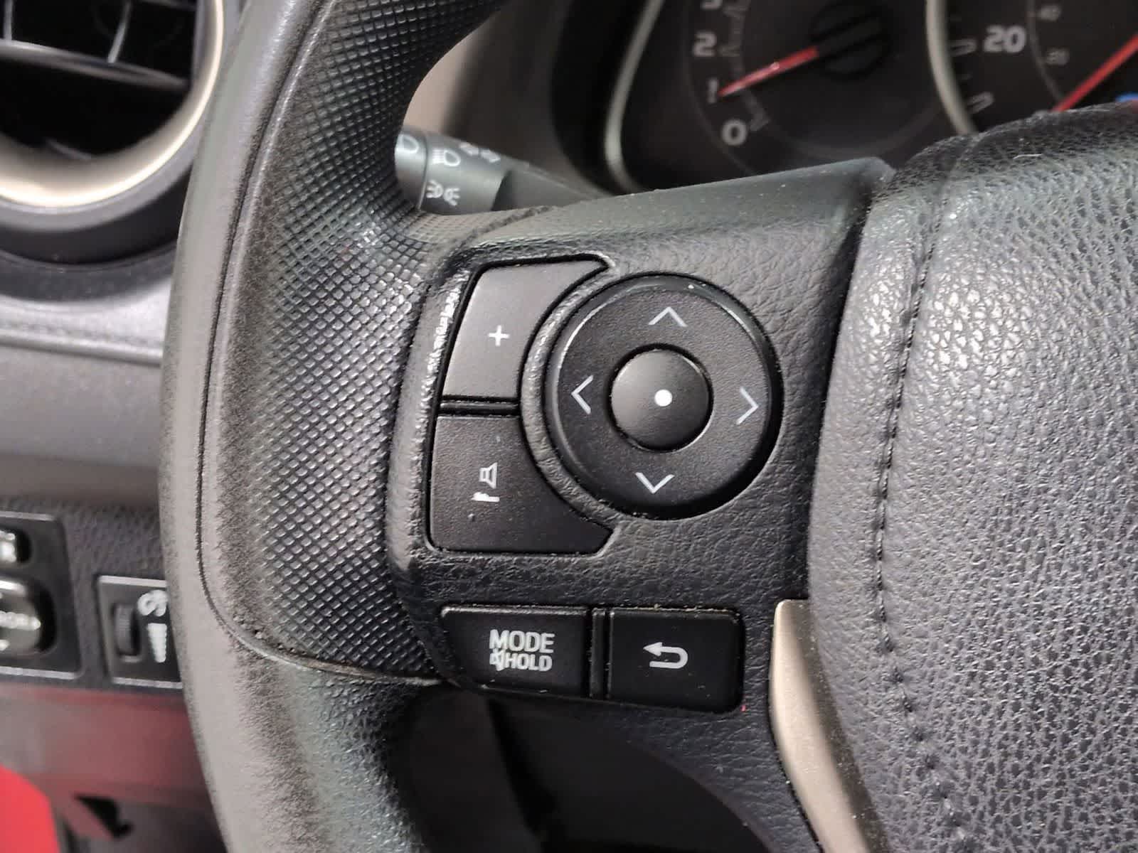 Thumbnail: 2015 Toyota RAV4 - 24