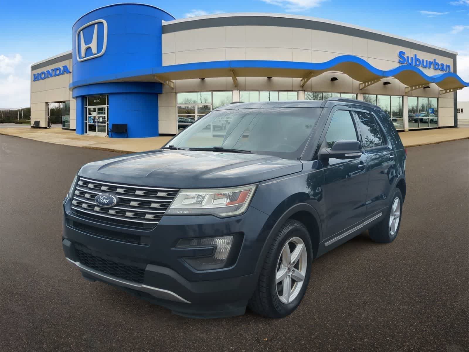 Thumbnail: 2016 Ford Explorer - 4
