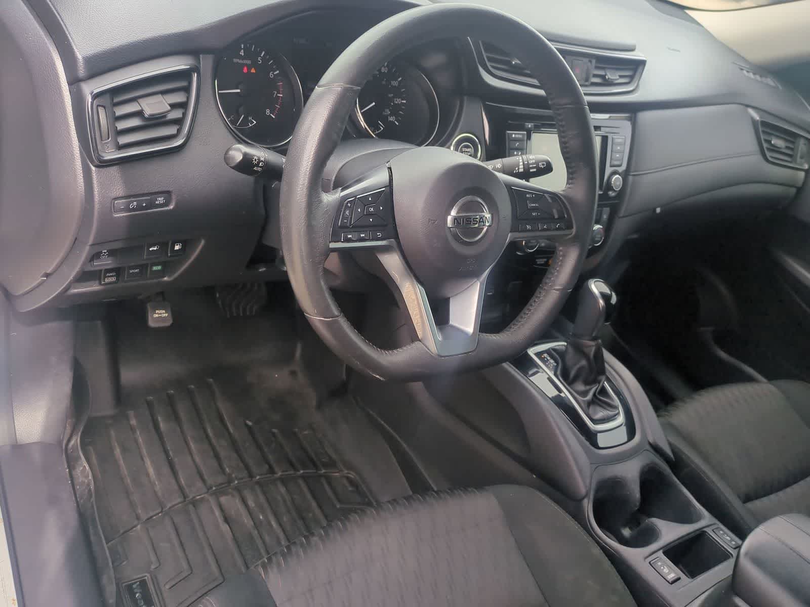 Thumbnail: 2018 Nissan Rogue - 10