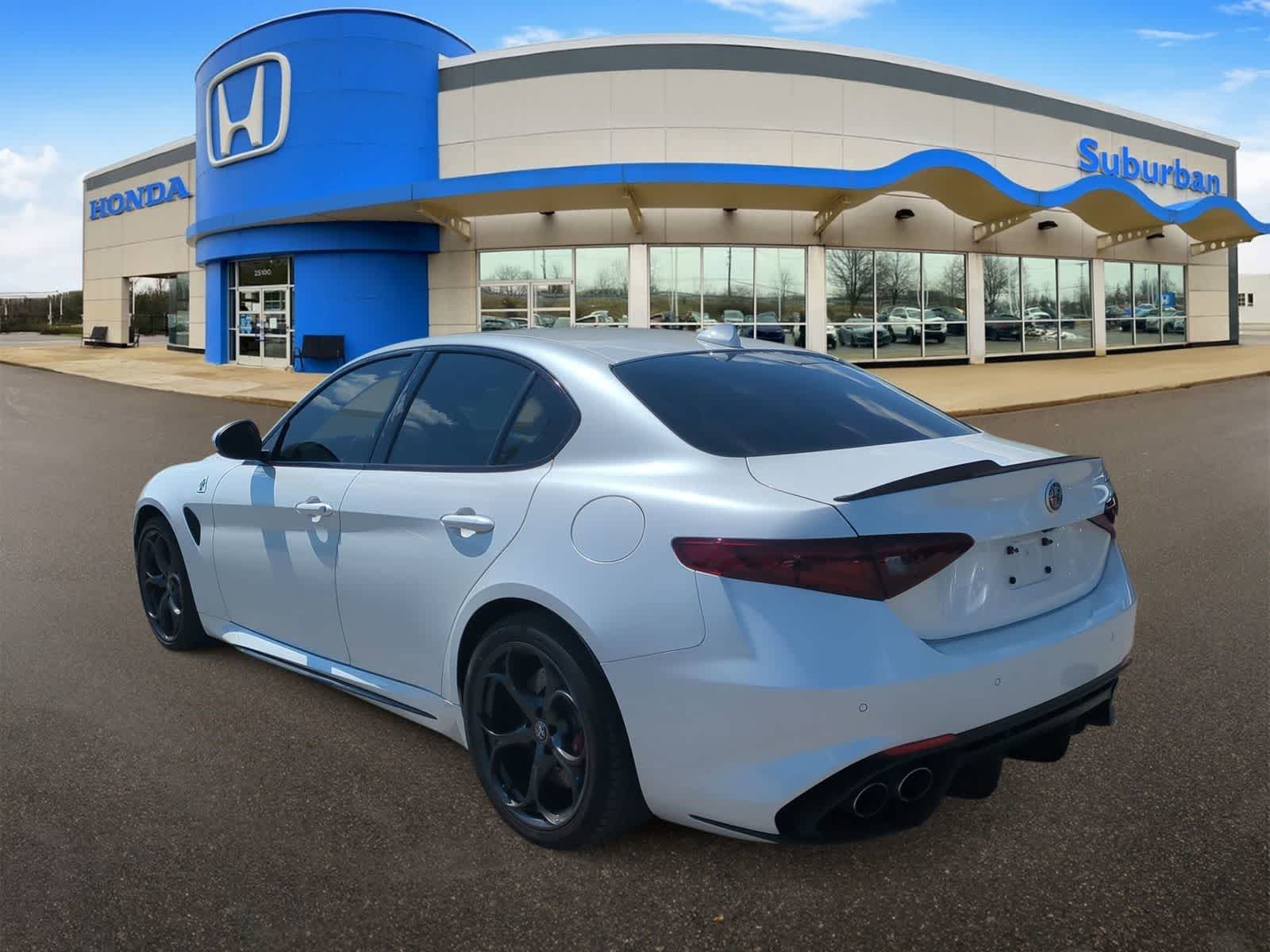 Thumbnail: 2018 Alfa Romeo Giulia - 6